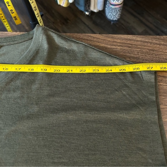 ❤️ NWT ORVIS Olive Green V-Neck Women’s Top XXL - Picture 6 of 11
